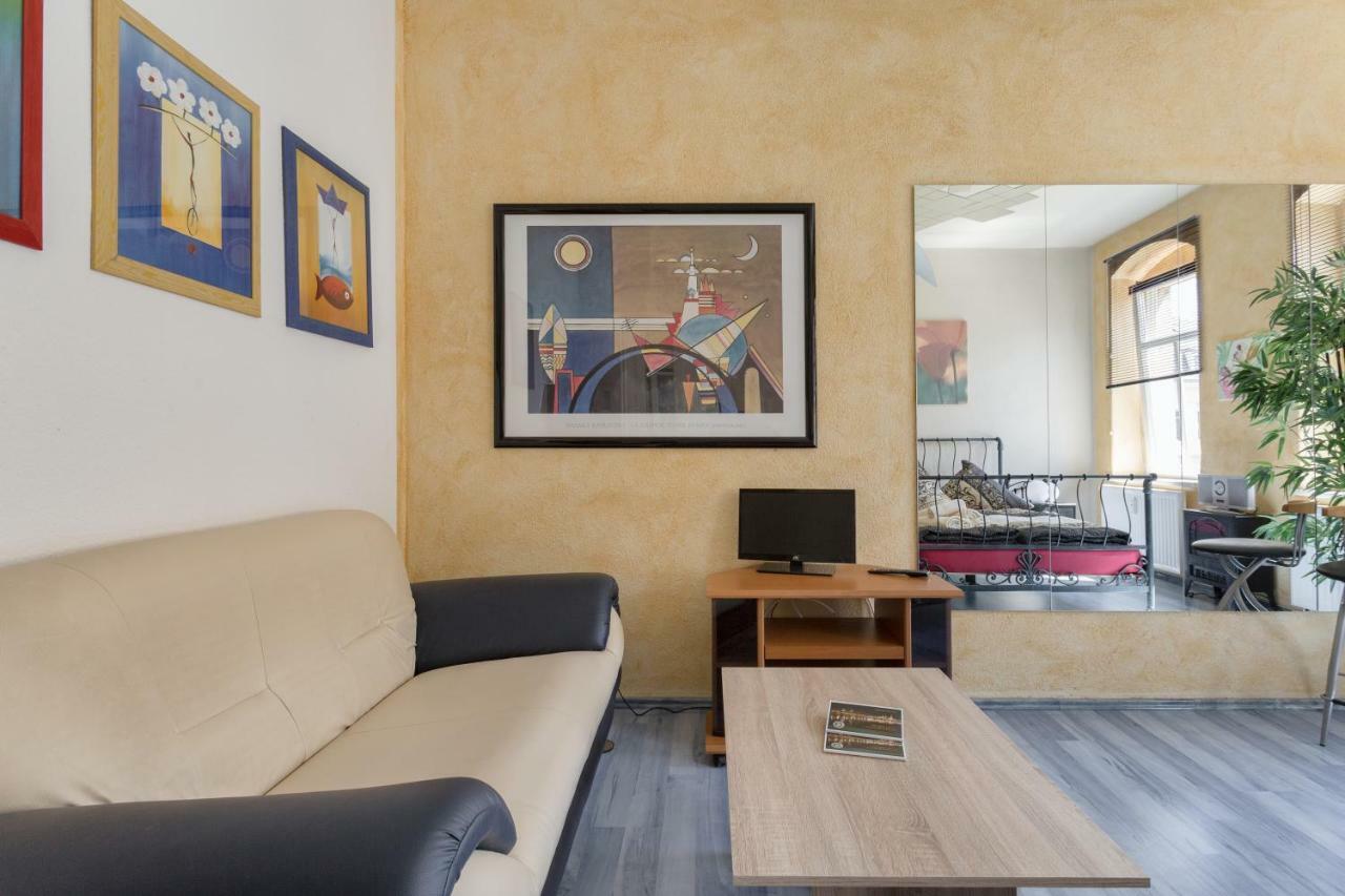 Ferienwohnung Residenz: Spacious Apartments for Groups up to 6 Dresden Exterior photo