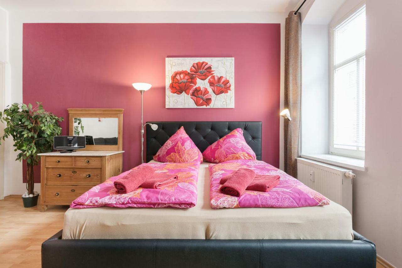Ferienwohnung Residenz: Spacious Apartments for Groups up to 6 Dresden Exterior photo