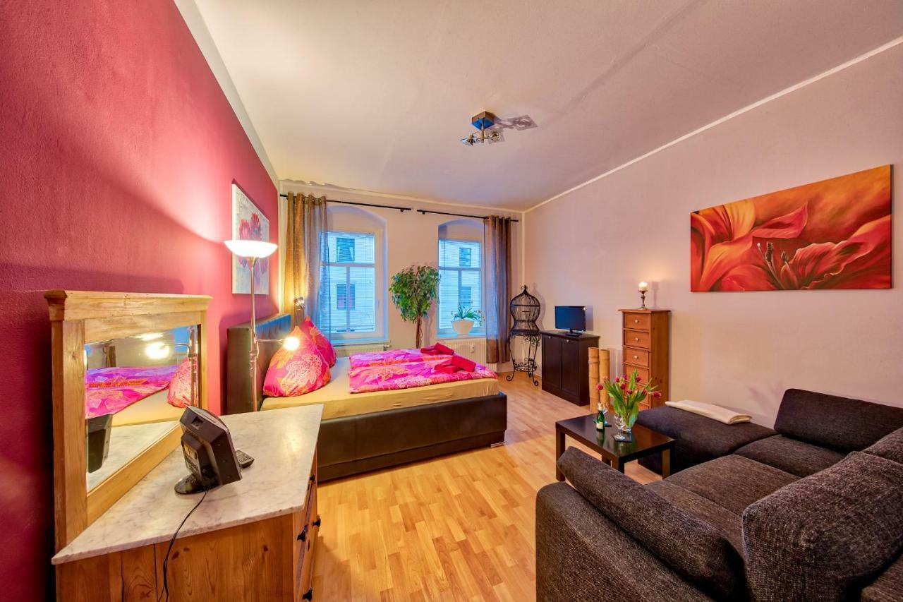Ferienwohnung Residenz: Spacious Apartments for Groups up to 6 Dresden Exterior photo
